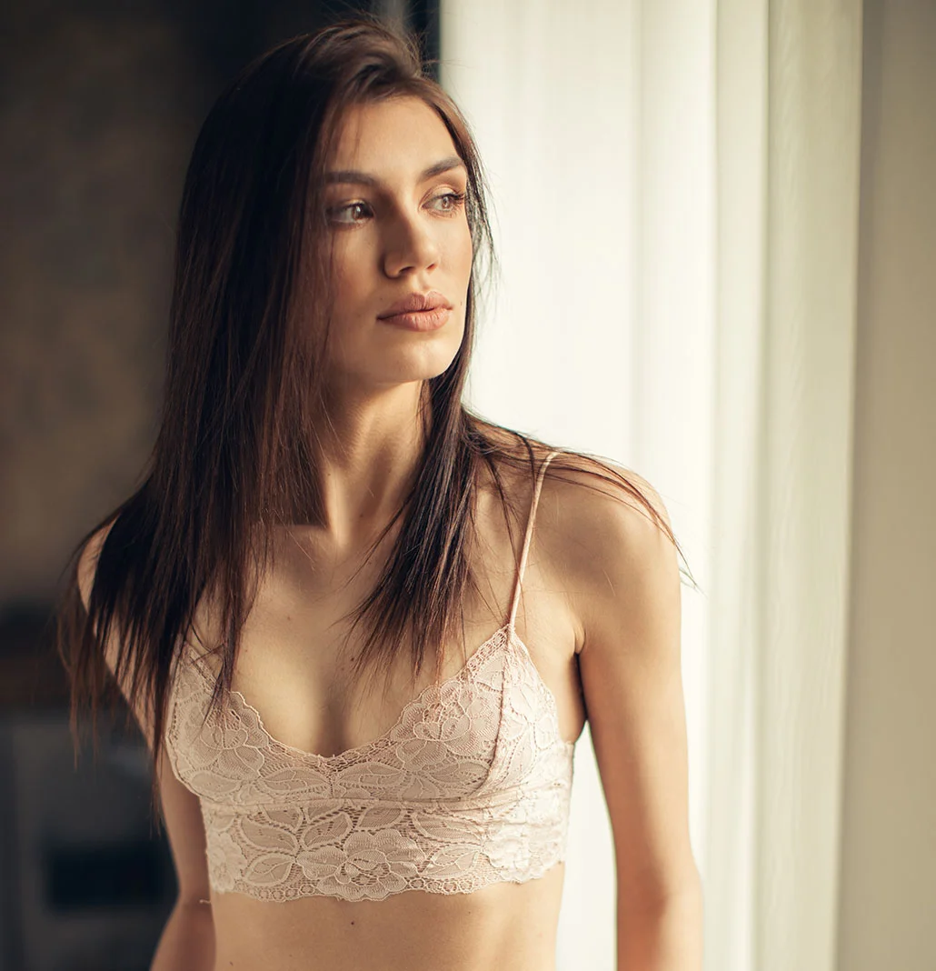 Woman in white lace bra | Breast Reduction | NYC